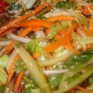 Салат овощной с азиатской заправкой