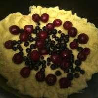 Сметанный пирог с ягодами в мультиварке - шаг 5