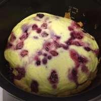 Сметанный пирог с ягодами в мультиварке - шаг 7