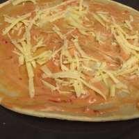 Пицца с сыром и ветчиной - шаг 4