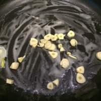 Морепродукты в сливочно-чесночном соусе  - шаг 3