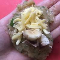 Куриные котлеты с сыром и грибами  - шаг 6